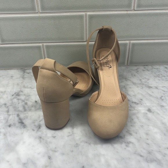 Heels - Picture 2 of 2